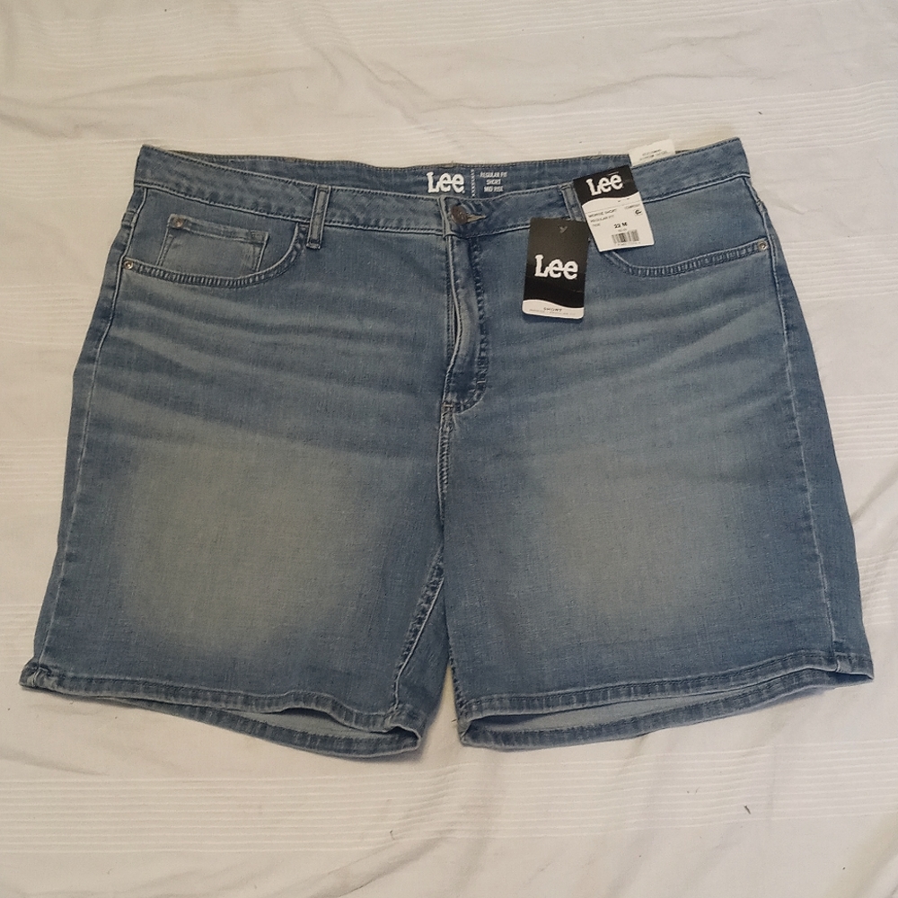 NWT LEE JEAN SHORTS WOMENS PLUS SIZE 22 M MID RISE REGULAR FIT 7" STRETCH DENIM